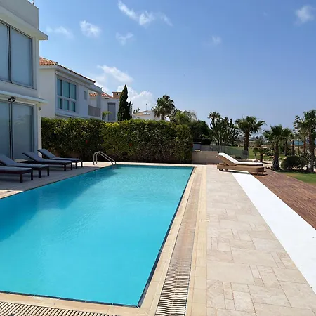 Villa Nireas Crystal Aglantzia