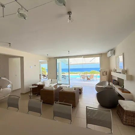 Nireas Crystal Villa *