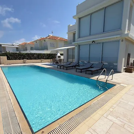 Nireas Crystal Villa *