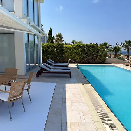 Nireas Crystal Villa Aglantzia
